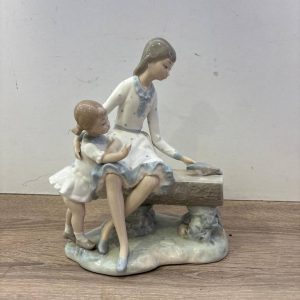 FIGURA DE DOS JÓVENES