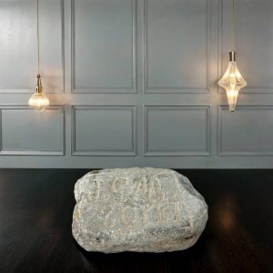 PIEDRA CON INSCRIPCIÓN