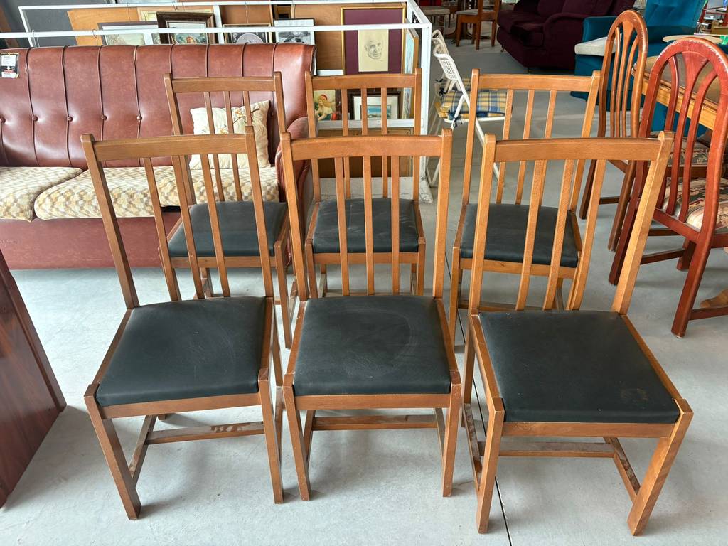 6 SILLAS DE MADERA