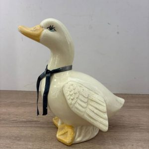 FIGURA DE PATO BLANCO