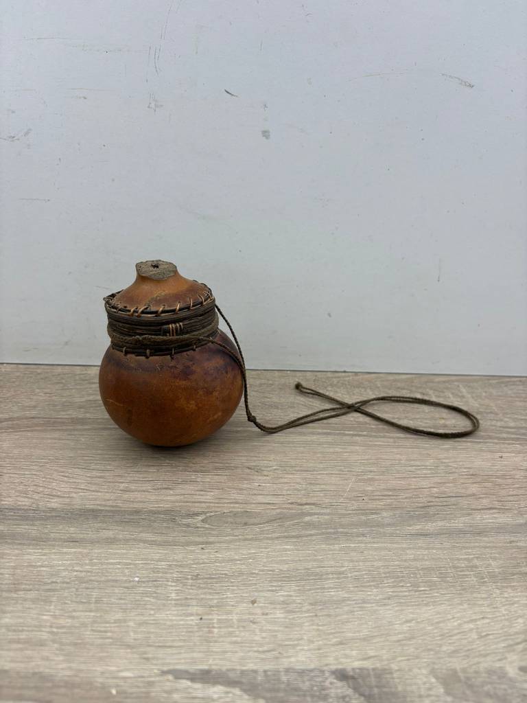 RECIPIENTE DE AGUA AFRICANO