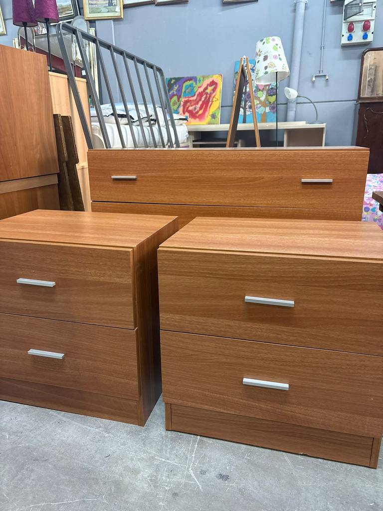 CÓMODA Y 2 MESITAS DE NOCHE - Imagen 2