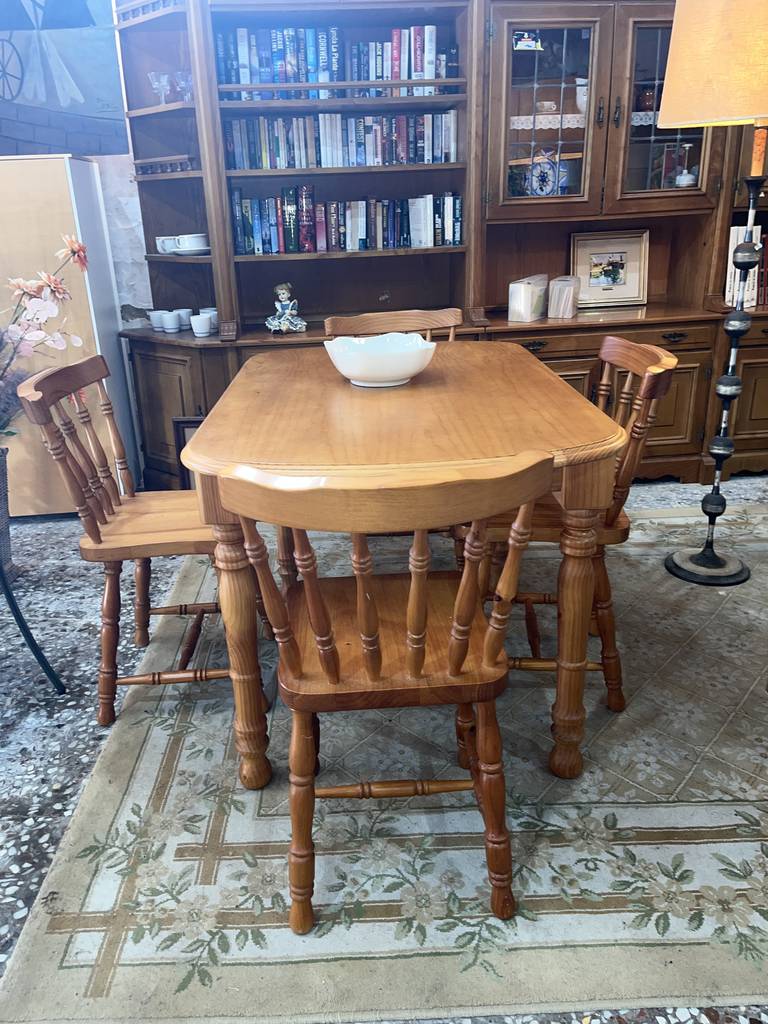 MESA Y 4 SILLAS - Imagen 3