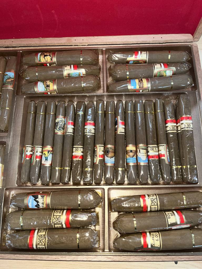 CAJA DE 36 PUROS HELP YOURSELF - Imagen 4