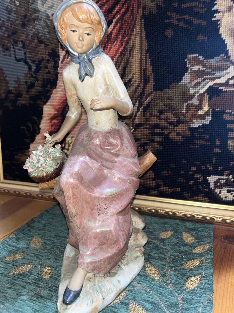 FIGURA DE PORCELANA - Imagen 3