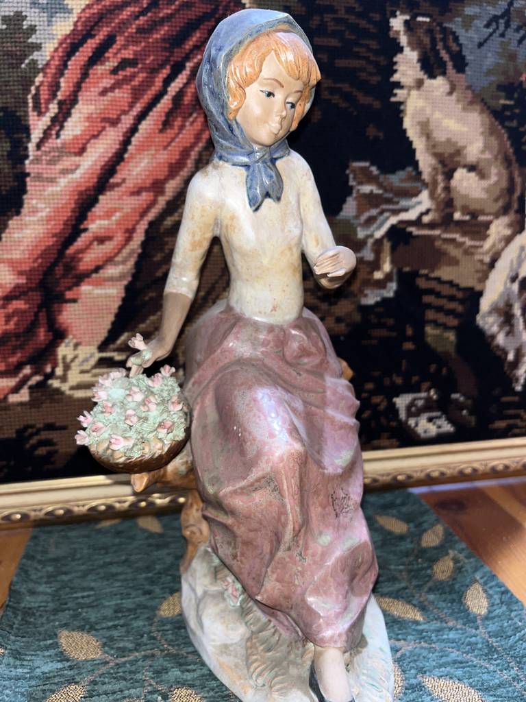 FIGURA DE PORCELANA - Imagen 4