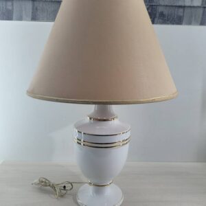 LÁMPARA DE MESA BLANCA