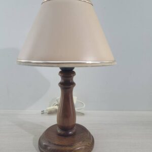 LÁMPARA DE MESA DE MADERA