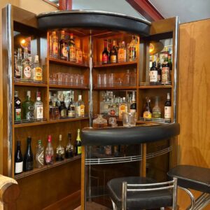 MUEBLE BAR Y 2 TABURETES